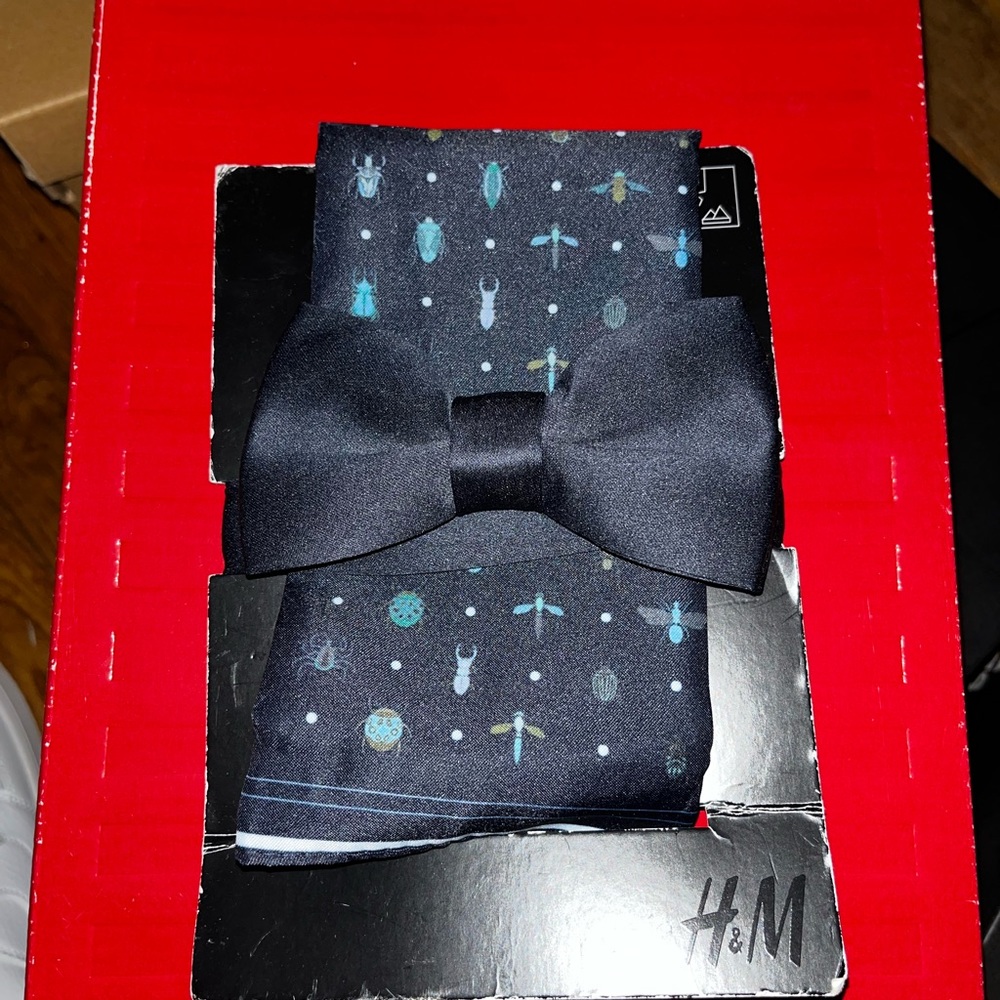 H&M Bow tie and Handkerchief. OSFM